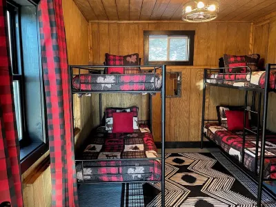WALK TO SLOPES.  Make memories at Deerwoods, a traditional Mountain Lodge. Hotels in 