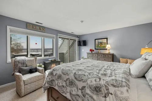 Townhome w/ amazing Paugus Bay - Lake Winnipesaukee - Views Hotels in Laconia