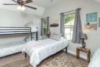 Center Hill Lake - 4 Bedroom, 2 Bath, Pool, Bonus Rm & Deck - 1 Hr to Nashville