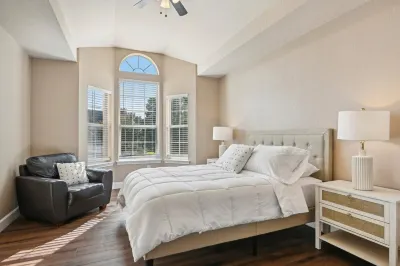 Luxurious, spacious, private- yet close to all of DFW's finest attractions. Hotels near Pier 1 Imports