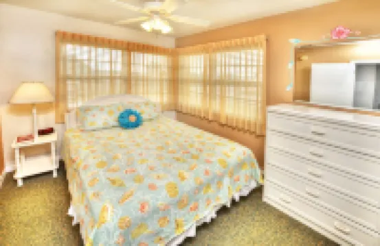 Pet-Friendly, Beach-Themed Tropical Manor 2 Bedrm Apts Across from Daytona Beach
