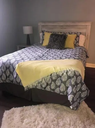 2-bedroom condo in charming Oxford within walking distance of the stadium.