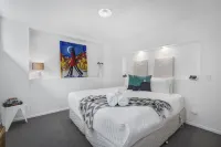 Cosy Cottesloe - Mount Wellington View - Free Parking - Free Wifi Hotels near Currency Cafe