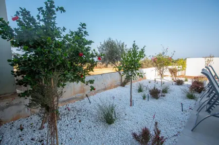 Protaras Art House Seviews Отели рядом с достопримечательностью «Fig Tree Bay Wake School - Wakeboarding, Wakesurfing, Вейксерф Кипр»