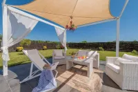 Madini Luxury Villa with Free Pool Heating