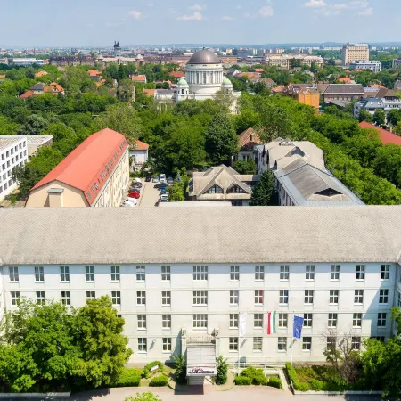 Hotel Millennium Отели рядом с достопримечательностью «Стадион «Групама Арена»»