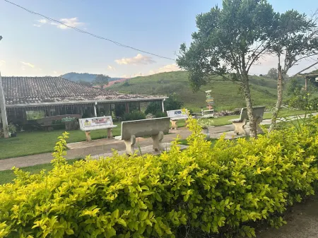 POUSADA VISON E RESTAURANTE ALQUMIA Отели в г. Itapeva