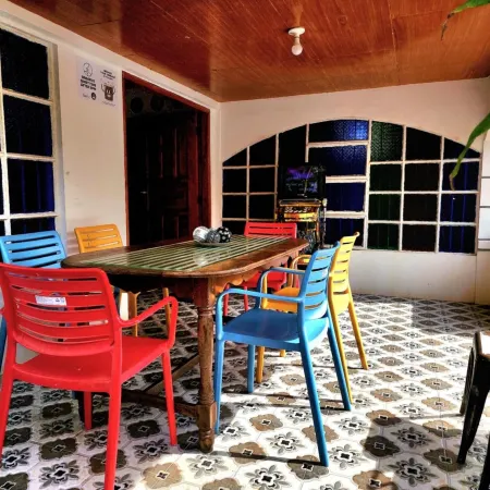 3 Bed House - Sleeps 20 - Pets - Pool - Garden
