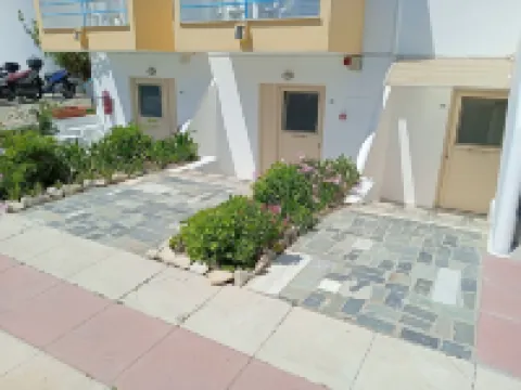 レオニーダス ホテル アンド ステューディオス