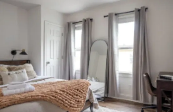 Walkable to Everywhere in Little Italy- Near CWRU, Cleveland Clinic Main Campus โรงแรมใน