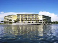 Amazing Waterfront Condo - 2 bedroom 2 bath - Large Balcony   Comfortable Condo Hotels in Seminole