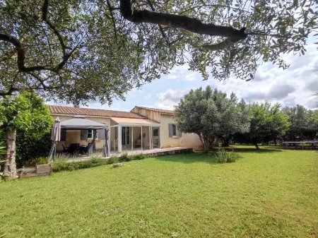 Villa - Pool - 3 Bedrooms - Garden