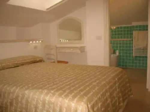 Top floor penthouse apartment with terrace in the historical center, 3 km from the beach