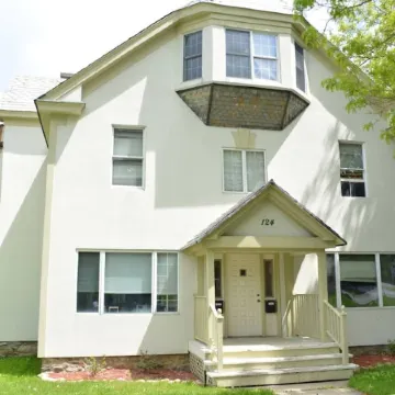 Cozy Loft steps from VT Downtown
