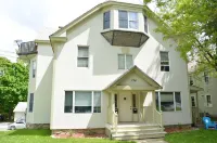 Cozy Loft steps from VT Downtown