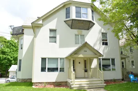 Cozy Loft steps from VT Downtown