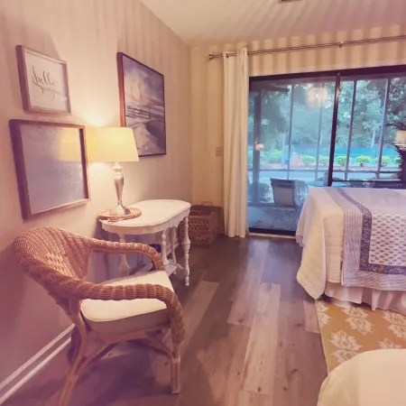 Beautiful and Spacious First Floor Sunset Beach Villa in Sea Trail! Bikes & Gear
