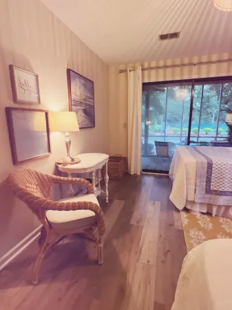 Beautiful and Spacious First Floor Sunset Beach Villa in Sea Trail! Bikes & Gear