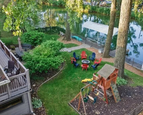 LakeMonona Waterfront + PrivateDock + FencedYard + HotTub + GameRoom + Evcharger Hotels in Monona