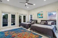 Beautiful House with Pool & Jacuzzi
