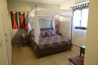 Charming villa with 5 bedrooms, 4 bathrooms with swimming pool and magnificent tropical garden. Hotels in Ngaparou