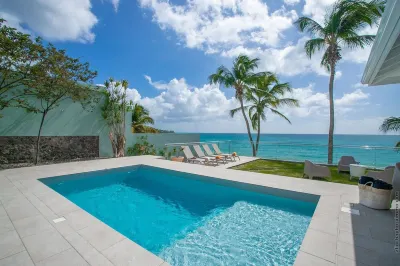 Villa Beach Front House with swimming pool and direct access to the beach Diamant Martinique 酒店