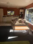 Kereru Cottage- private self contained holiday cottage - Swimming Pool Hotels in Kaiteriteri