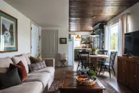 Charming guest suite in Sechelt Hotels in Sechelt