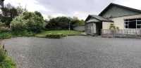 Large spacious family friendly home with pool and spa Hotels near Wairarapa College