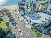 Spacious Large Modern Apartment in Fantastic Location