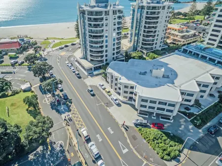 Spacious Large Modern Apartment in Fantastic Location