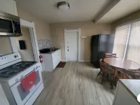 (F2) 2bdrm Syracuse University living, near Destiny.