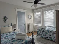 Beachy 3-bedroom house with WiFi and AC in walkable Margate