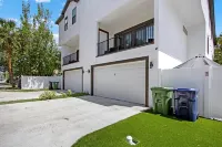 Luxury SoHo Condo 3-bedroom 2.5 bath Tampa FL with WiFi, AC & Outdoor Balcony