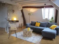 Apartment of calm character ideally placed. Ideal for lovers.