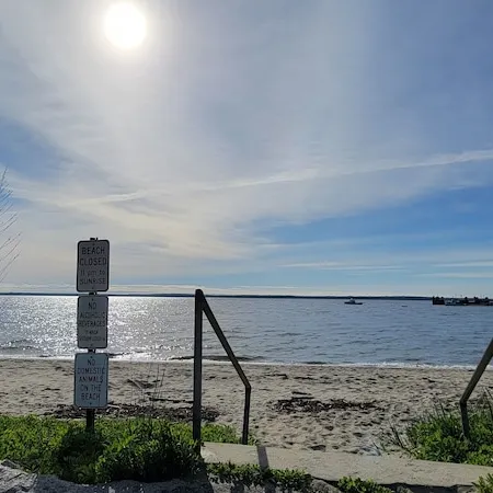A Cozy Nautical Nest on Lincolnville Beach