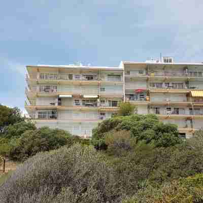 Apartment facing the sea with pool and 2 bedrooms Hotel Exterior