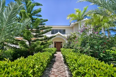 Queen Bee Villa Electricity and maid service included Отели рядом с достопримечательностью «Экологический парк Indigenous Eyes»