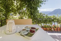 Beach front Holiday Home Villa Radanovic with Pool and Kotor Bay Sea View Hotels in Dobrota