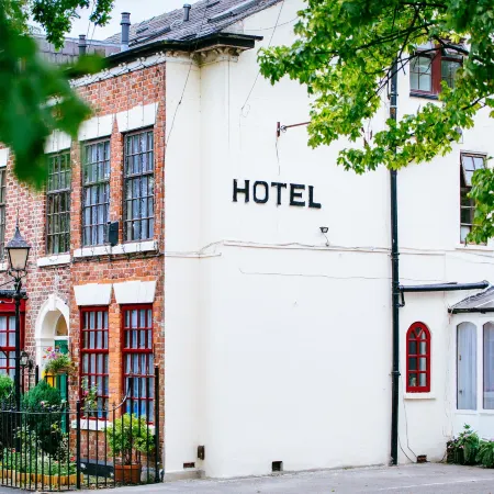 Pymgate Lodge Hotel Manchester Airport Отели рядом с достопримечательностью «Дидсбери»