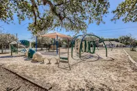 Canyon Lake Retreat, Pets Welcome. WIFI, 3 blocks from boat ramp 6
