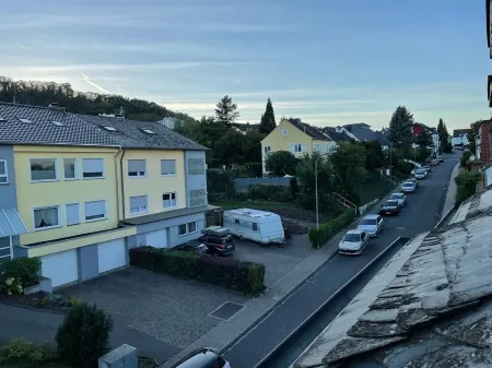 Cozy 3-room vacation apartment in Koblenz-Metternich Отели рядом с достопримечательностью «VFF Wehrtechnische Studiensammlung Koblenz»