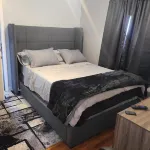 Smoke Free!!The Rock House Bnb, StL. Centrally Located + Park. 8 person Max!