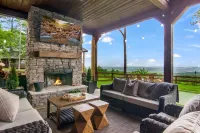 Stunning Views and Luxurious Outdoor Kitchen - Amazing Mountain Retreat