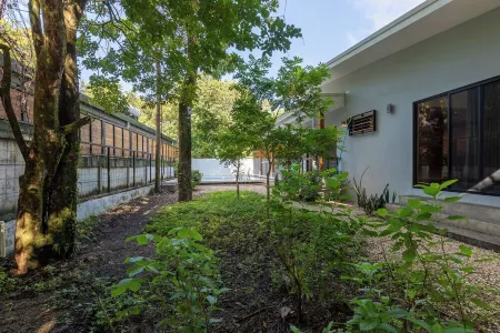 Comfy home w/pool close to yoga surf restaurants