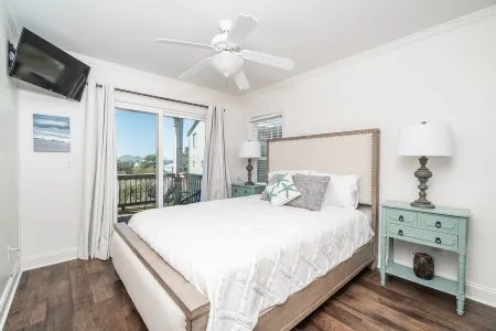 NEW RENTAL - Sound & Ocean View Duplex - 2 Blocks from Beach!