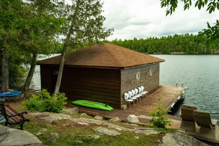 Lake Front cottage @ Muskoka