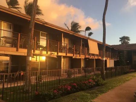 Hale Kai #116 Oceanfront Condo, just steps to the beach, pool and BBQ!