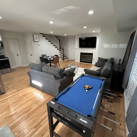 Modern Luxury Home With Fireplace & Game-Room.