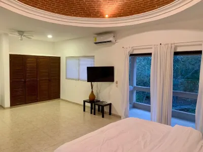 Private House, Pool, Roof Lounge, Cenote & on the 1st hole of the Golf Course